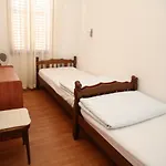 Fjaka Apartman *
