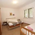 Apartman Fjaka *