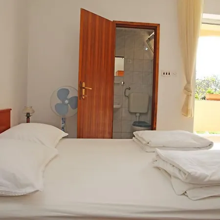 Fjaka Apartman *