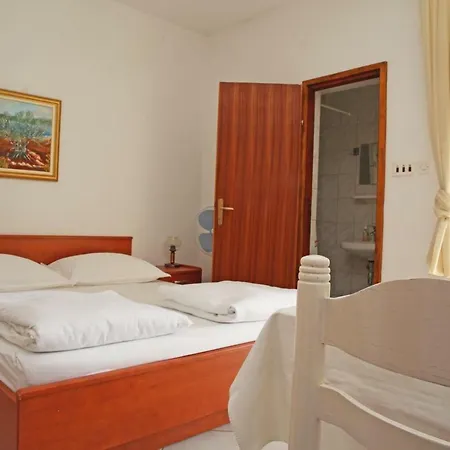 Fjaka Apartman *