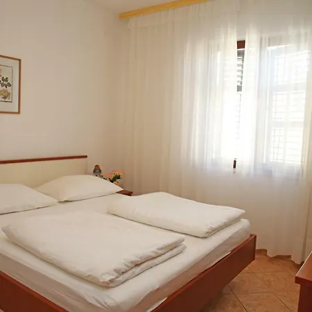 Apartman Fjaka *