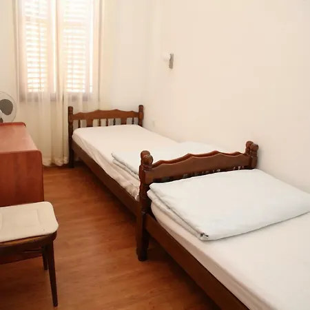 Fjaka Apartman *