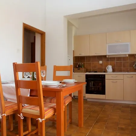 Apartment Fjaka *