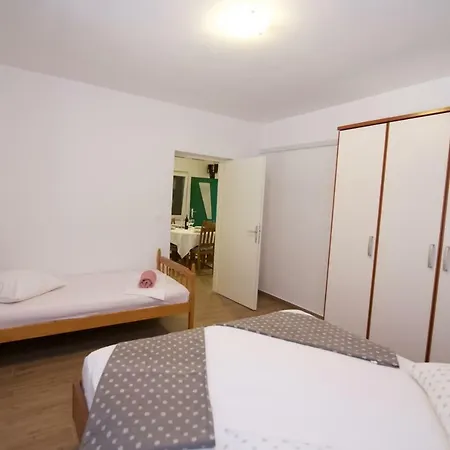 Apartment Fjaka *