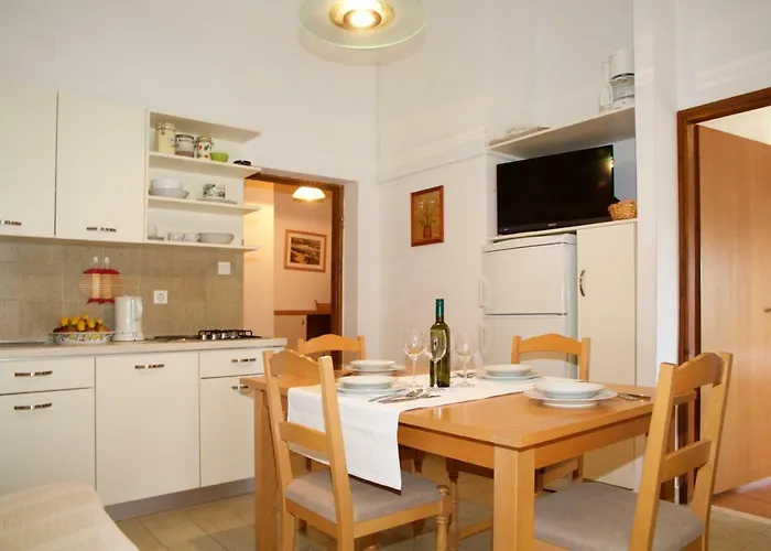 Apartment Fjaka *