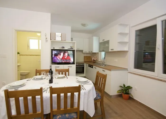 Apartment Fjaka *