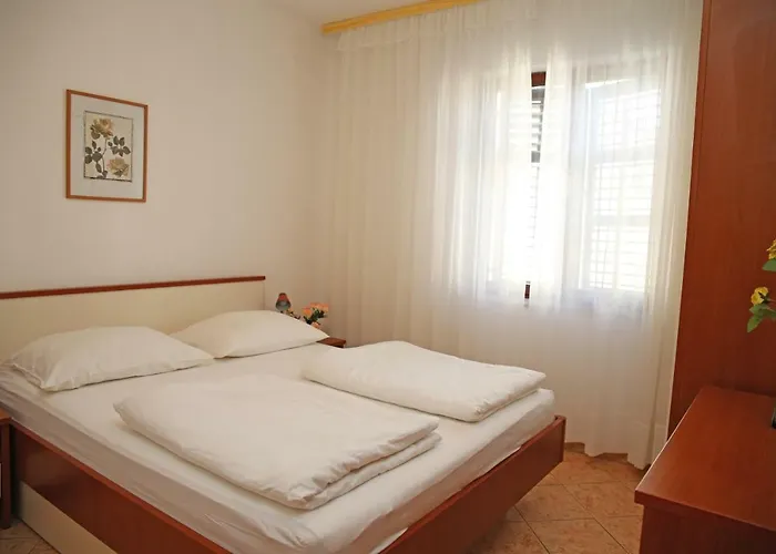 Apartment Fjaka *