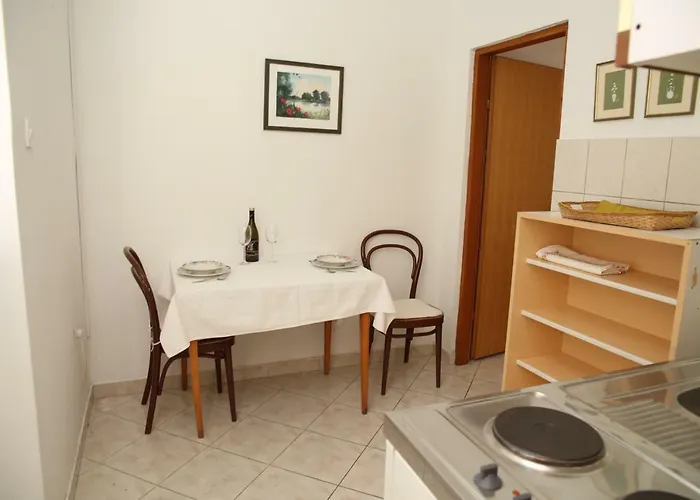 Apartment Fjaka *
