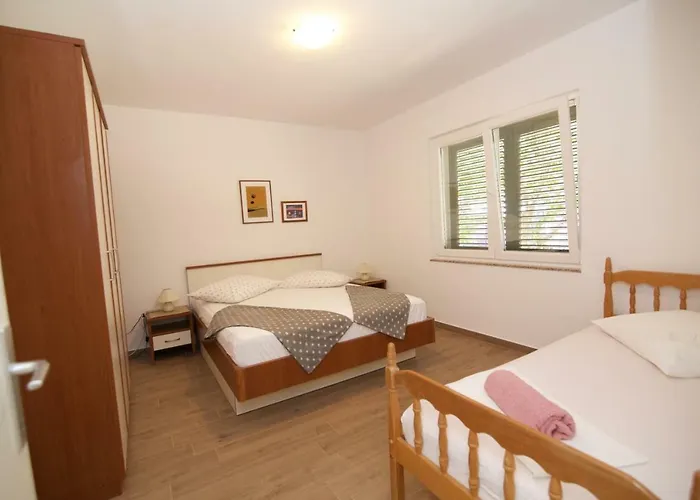 Apartment Fjaka *